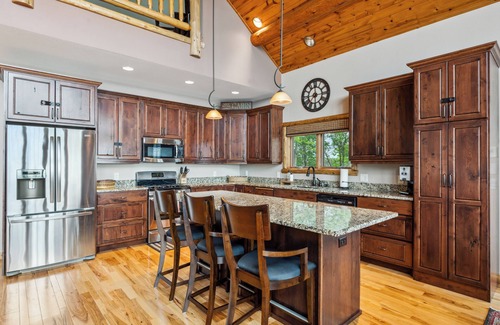 Merrifield Cabin | NEW! Sandy beach, Pelican Lake, Games & Pool Table