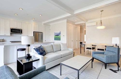 Seabrook House | New* Seabrook's Serendipity, a family-friendly loft right in Town Center!