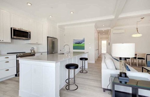 Seabrook House | New* Seabrook's Serendipity, a family-friendly loft right in Town Center!