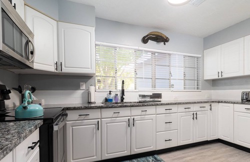 Disston Heights House | NEW- Seaside Sanctuary - 3 bed/2 bath minutes from the beach and downtown!