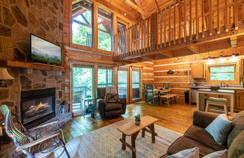 Chalet Village Cabin | NEW! Secluded < 5Mi to GSMNP! Fast Wifi, Hot Tub!