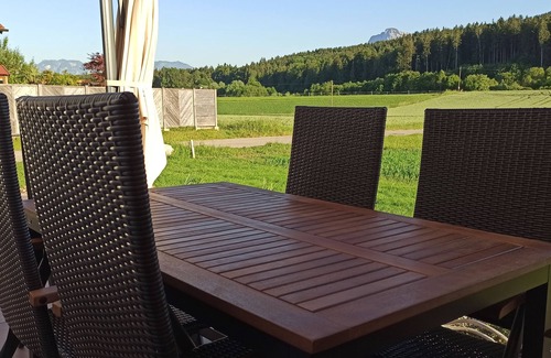 Teisendorf House | New semi-detached house with gallery, terrace and mountain views