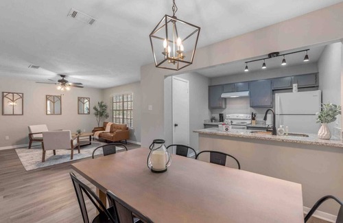 Southwood Valley Apartment | New! Simplistic Getaway - 3 miles to campus!
