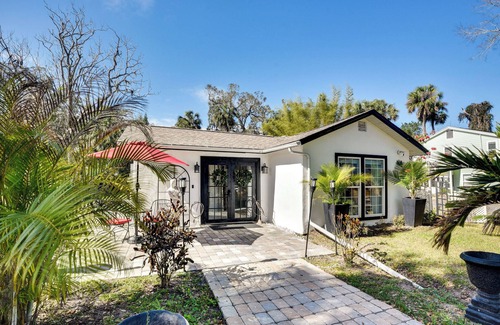 New Smyrna Beach Cottage | New Smyrna Beach Cottage ~ 1 Mi to Downtown!