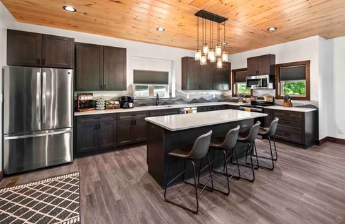 Wears Valley Cabin | New Spacious Cabin w/Stunning Views, Easy Drive, Indoor Pool, Theater, Game Rm