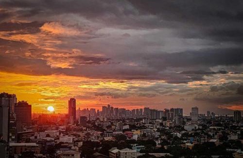 Loyola Heights Apartment | New & Spacious Unit in QC w/Wifi & Netflix