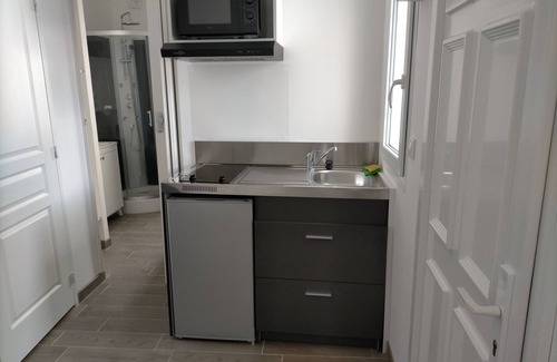 Beziers House | New studio, self-contained, 15 minutes from the beach, close to all amenities