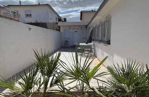 Beziers House | New studio, self-contained, 15 minutes from the beach, close to all amenities