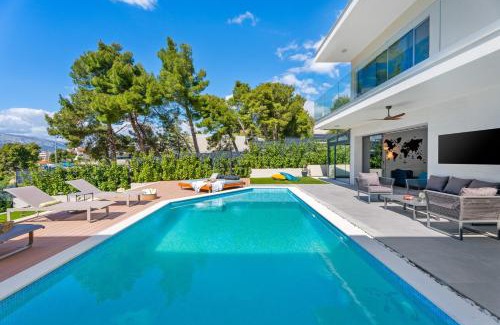 Podstrana Villa | NEW Stylish 5-bedroom villa Aride with pool, sea views
