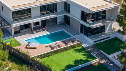 Podstrana Villa | NEW Stylish 5-bedroom villa Aride with pool, sea views