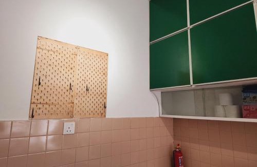 SS 2 Apartment | New! Stylish Petaling Jaya SS 2, The Hub, Damansara 3, 1U Landed Homestay for up to 17 pax, 65inchTV, Bathtub