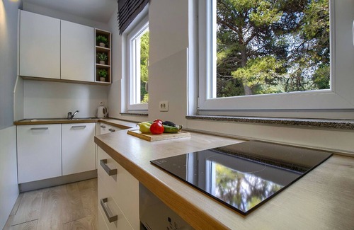 Gradac Apartment | ☼New & sunny apartment with balcony, parking space, bicycles & 3 min to beach☼