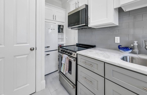 Panama City Beach Cottage | NEW The Beach Cottage! Walk to Alys & Rosemary Pool and Beach. 2 bikes included
