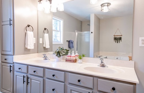 Candler House | NEW! The Meadow Lounge & Spa | 10 Mins to Downtown