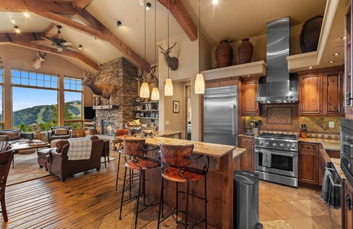 Big Sky Ski Chalet | *New to Market* Beautiful 4 Bedroom Ski In/Out Big Sky Home