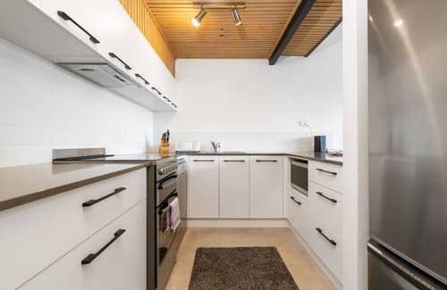 Kingston Apartment | New to VRBO: 3BR Loft Apt 1min to Kingston Foreshore!