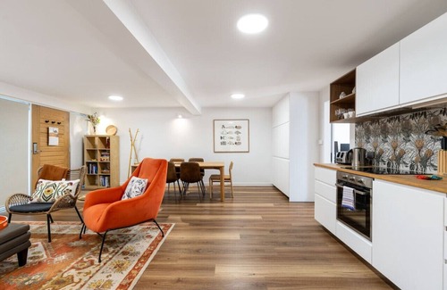 Deakin Apartment | New to VRBO: Modern Home: Conveniently Close to Hospitals