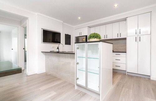 Crestwood Apartment | New to VRBO: Renovated Townhouse Close to the CBD and Schools