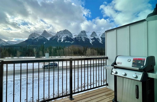 Harvie Heights House | New Townhome with Nice Layout @Skyridge, 5min to Canmore, 1min to BanffGate