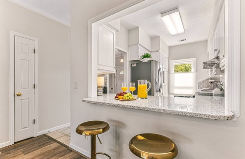 Columbus House | NEW Trendy Midtown Vibes Townhouse, Fenced Yard
