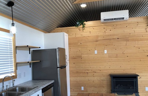 New Ulm Cabin | New Ulm Country Cottage /Spacious Tiny home