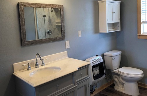 New Ulm Cabin | New Ulm Country Cottage /Spacious Tiny home