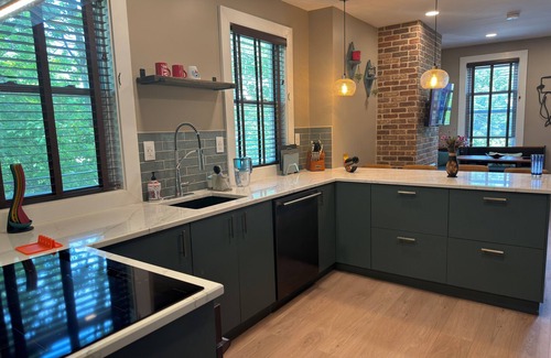 Historic Downtown Apartment | NEW! Urban Oasis, Chic 3-BR 2-BA Corner Unit, Steps Away from NYC!