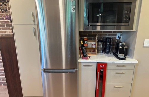 Historic Downtown Apartment | NEW! Urban Oasis, Chic 3-BR 2-BA Corner Unit, Steps Away from NYC!