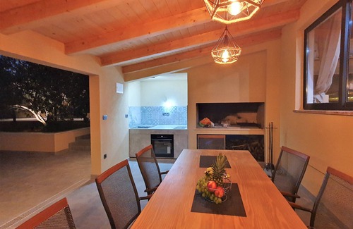 Plano Villa | NEW- Villa OLIVE OASIS -the heated pool & jacuzzi -family friendly
