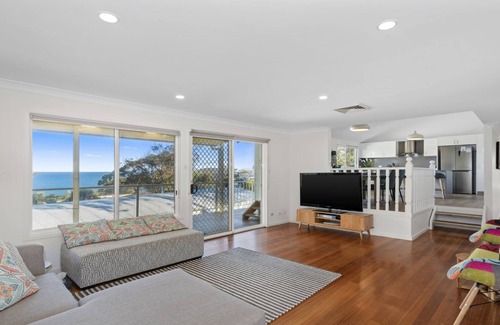 Copacabana House | NEW WITH A VIEW | Accom Holidays