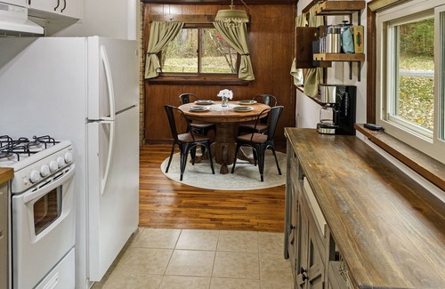 Rockbridge Cabin | —NEW—Woodsy Cottage. Easy access from Rt33 in the Hocking Hills Region