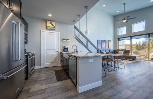 Rendezvous Condo | NEWLY beautiful duplex @ Rendezvous. Minutes to town & resort & AMAZING VIEWS