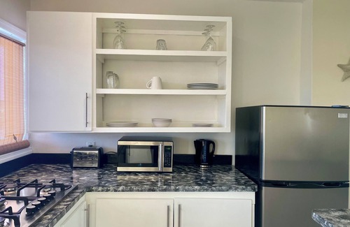 Jimmy Hill House | Newly Built 2-Bedroom Villa Short Walk From Beach & Minutes away from Airport!