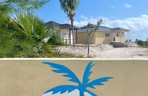 Jimmy Hill House | Newly Built 2-Bedroom Villa Short Walk From Beach & Minutes away from Airport!