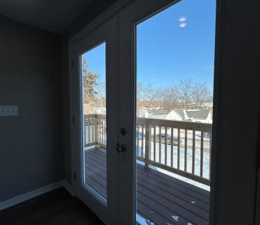 Warrensburg House | Newly built 3 level home 2 minute drive to UCM