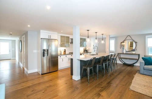 Yachting Village House | Newly built 5 star house in the heart of Newport's Yachting Village