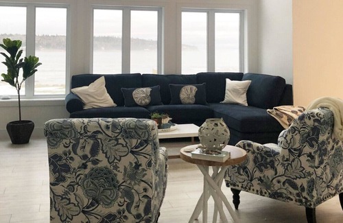 Fox Point House | Newly Built! Beach Front/Ocean Front Executive Cottage near Hubbards