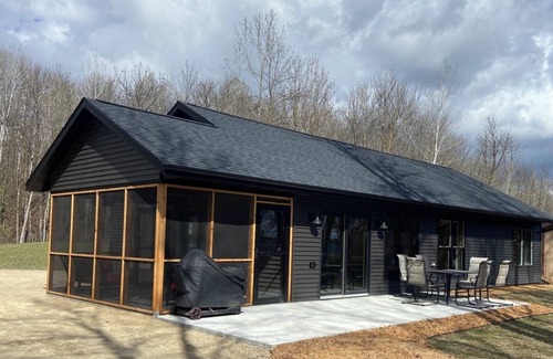 Lake Jessie Cabin | Newly Built Cedarpoint Cottage -Cozy and Relaxing on Jessie Lake -Pet Friendly