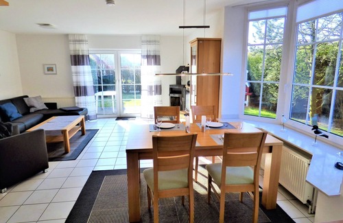 Neßmersiel House | Newly furnished holiday home near the dike well suited for families with WiFi