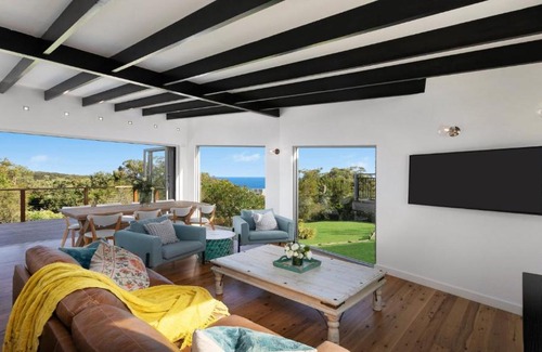 Killcare Heights House | Newly Furnished, With Ocean Views