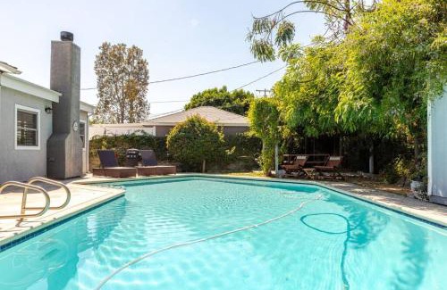 Reseda House | Newly Furnished Pool House