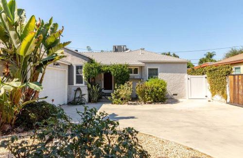 Reseda House | Newly Furnished Pool House