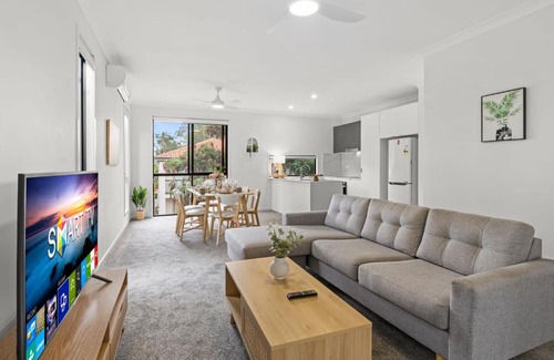 Southport House | Newly Furnished Spacious 3BR Townhouse at GC