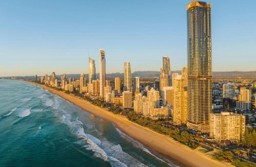 Southport House | Newly Furnished Spacious 3BR Townhouse at GC