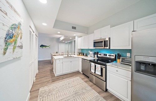 Bella Vista Condo | Newly Redone and furnished 2/2 condo that is walking distance to the beach