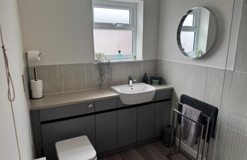 Newton-le-Willows Apartment | Newly Refurbished, Cosy Flat Minimum 2 nights