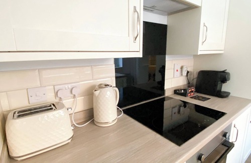 Worksop House | Newly Refurbished 2-Bed with Patio, Netflix & Wi-Fi