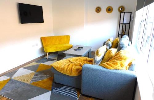 Hamilton Apartment | Newly refurbished 2 bedroom apartment close to station and local amenities