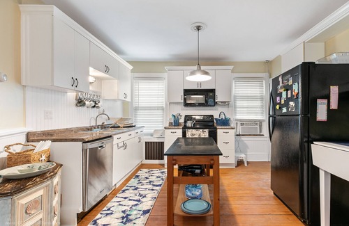 Fifth Ward Cottage | Newly refurbished house within short walking distance of town. Private driveway!