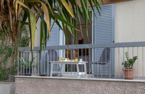 Kifisia Apartment | Newly Remodeled Dream Condominiun in Kifisia with Garden & Grass Lawn